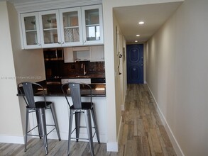 7899 NE Bayshore Ct in Miami, FL - Building Photo - Building Photo