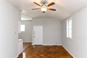 4722 McCart Ave in Fort Worth, TX - Building Photo - Building Photo
