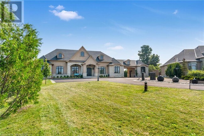 47 Tews Ln in Dundas, ON - Building Photo - Building Photo