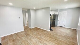 3814 Freedom Way in Louisville, KY - Building Photo