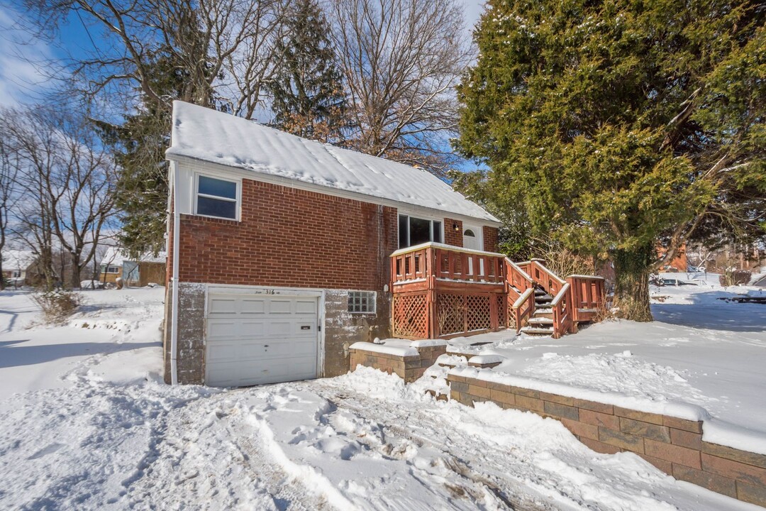 316 Beulah Rd in Pittsburgh, PA - Building Photo