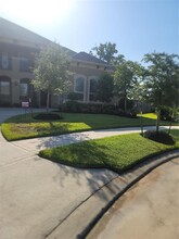 14919 Rainwood Falls Ln in Houston, TX - Foto de edificio - Building Photo