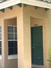 1918 NE 5th Ave in Boynton Beach, FL - Foto de edificio - Building Photo