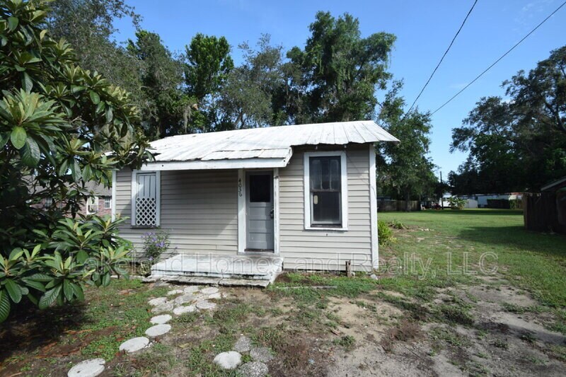 4056 Orange Ave SE in Highland City, FL - Building Photo