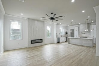 2416 Prentiss Ave in New Orleans, LA - Foto de edificio - Building Photo