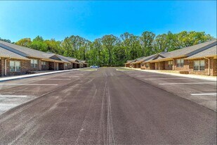 2/2 Apartment - Killen, AL in Killen, AL - Building Photo