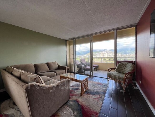 2533 Ala Wai Blvd in Honolulu, HI - Building Photo - Building Photo
