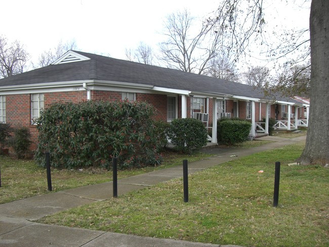 Oakwood Apartments in Birmingham, AL - Building Photo - Building Photo