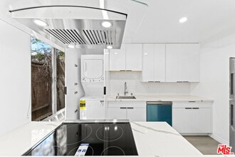 825 16th St in Santa Monica, CA - Building Photo - Building Photo