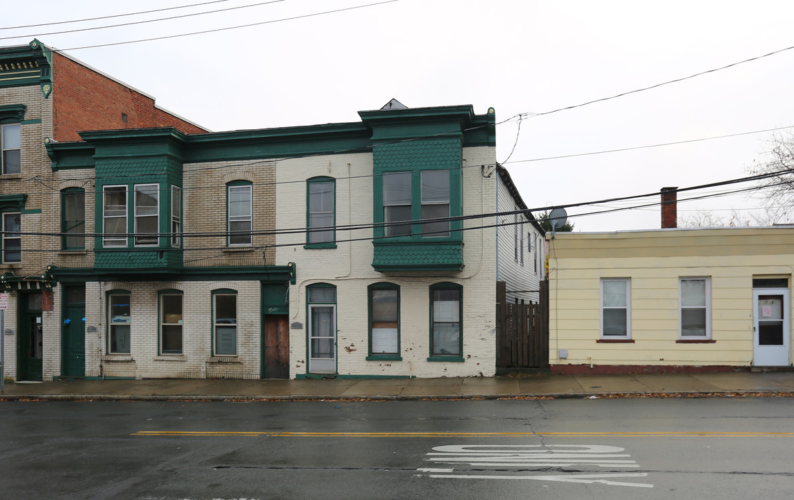 206 Ontario St in Cohoes, NY - Building Photo