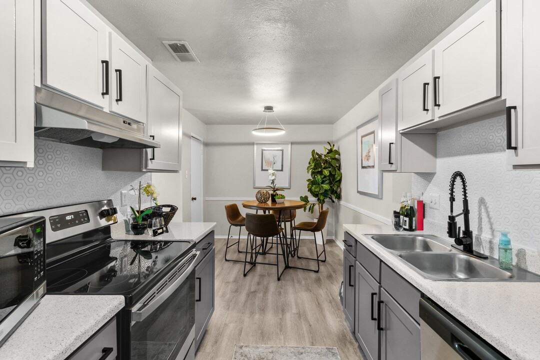 Catalina in Lewisville, TX - Building Photo