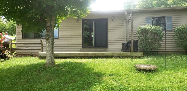 property at 503 S 3rd St