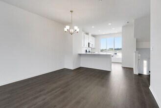1262 Lakepointe Dr in Schaumburg, IL - Building Photo - Building Photo
