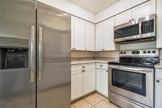 3312 Plummer Cir in Melbourne, FL - Foto de edificio - Building Photo