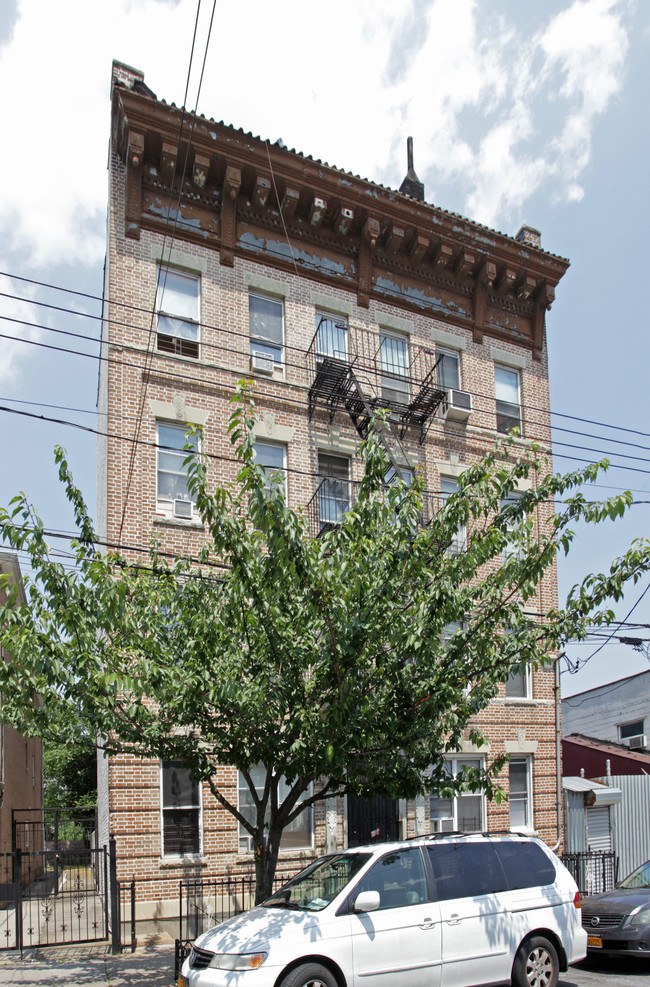 1365 63rd St in Brooklyn, NY - Foto de edificio - Building Photo