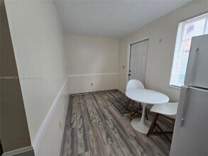 9xx5 1x5th Ct in Miami, FL - Building Photo - Building Photo
