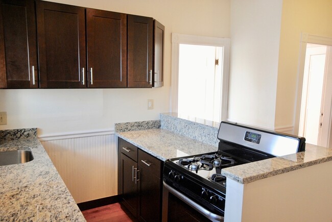 119 Lexington St, Unit 3R