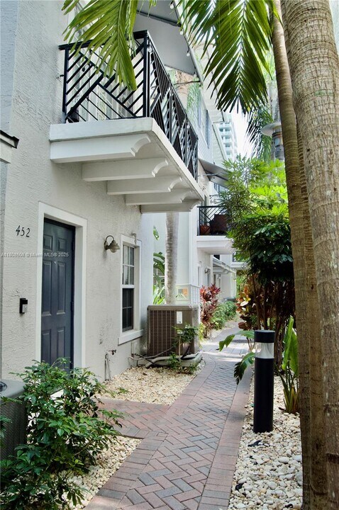 452 NE 2nd Ave in Fort Lauderdale, FL - Building Photo