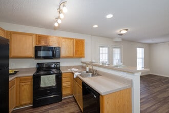 The Lodge at Lakeshore in Greensboro, NC - Foto de edificio - Interior Photo