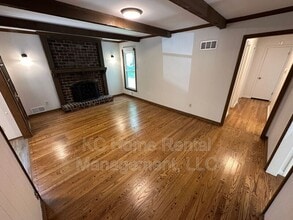 8216 W 97th St in Overland Park, KS - Building Photo - Building Photo