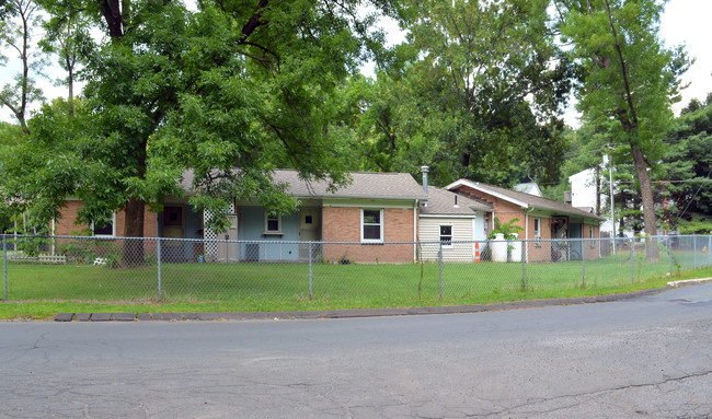 Glen Apartments in Danbury, CT - Building Photo - Building Photo