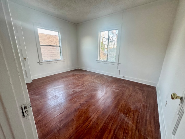 250 1/2 W 49th St, Unit 1 in Los Angeles, CA - Building Photo - Building Photo