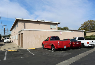 1234 E Borchard Ave in Santa Ana, CA - Building Photo - Building Photo