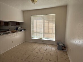 2114 W Greens Rd in Houston, TX - Building Photo - Building Photo