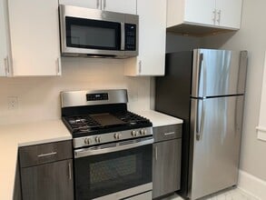 72 Longwood Ave, Unit B in Brookline, MA - Building Photo - Building Photo