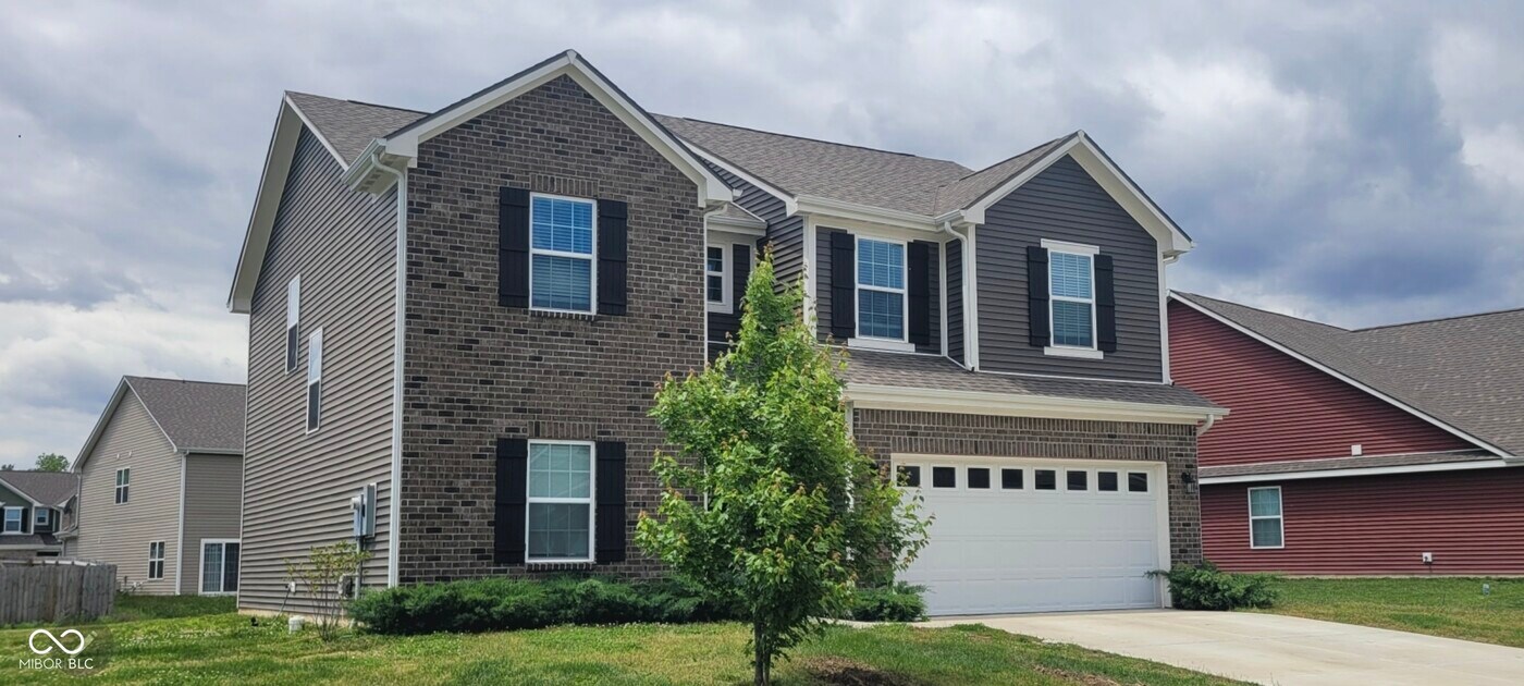 570 Freedom Dr in Pittsboro, IN - Building Photo