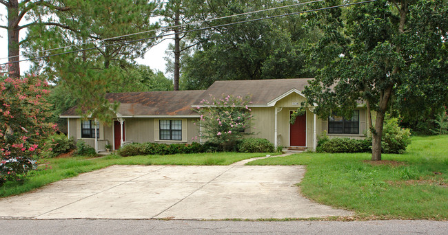 1563 Coombs Dr in Tallahassee, FL - Building Photo - Building Photo