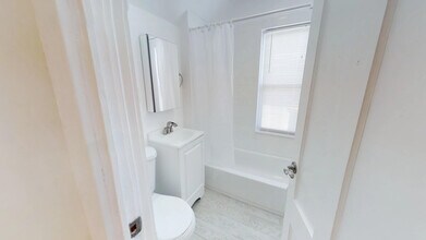 17 Dow St in Somerville, MA - Foto de edificio - Building Photo