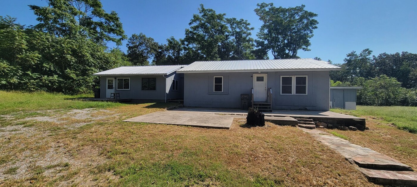 650-670 Arrowhead Ln in Cave City, AR - Building Photo