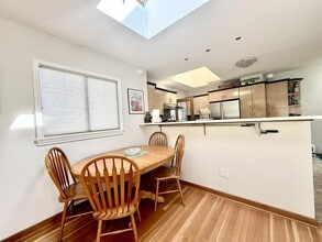 4955 Marine Dr in Burnaby, BC - Building Photo - Building Photo