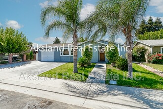 726 Milestone Dr in Lathrop, CA - Building Photo - Building Photo