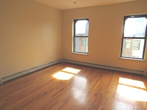 6 Dorr St, Unit 1 in Boston, MA - Foto de edificio - Building Photo