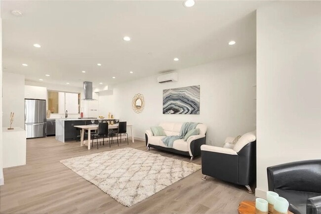 7029 15th Ave NW in Seattle, WA - Building Photo - Building Photo