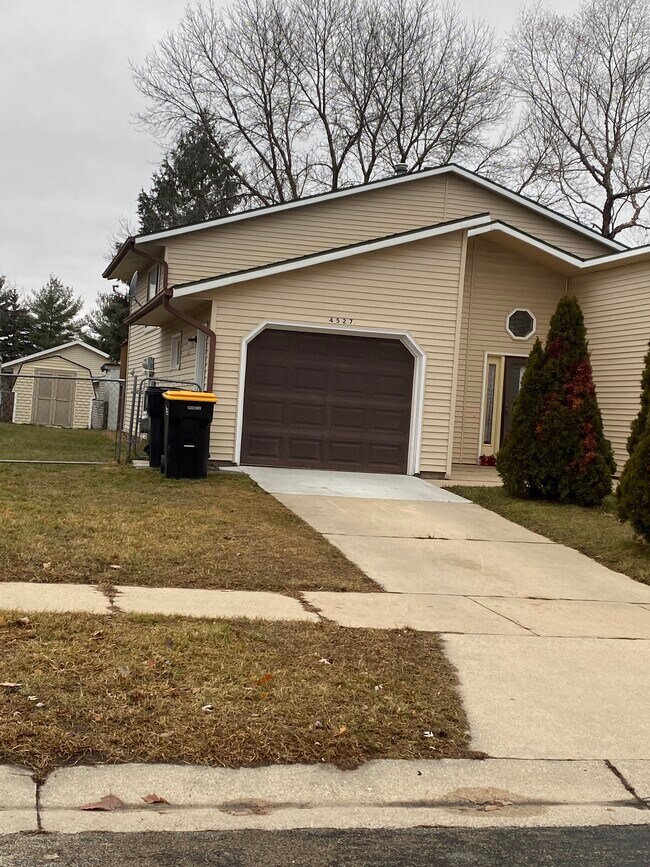 4527 15th Ave NW Rentals in Rochester, MN