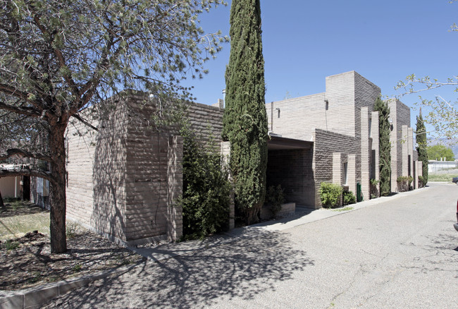 2427 Espanola St NE in Albuquerque, NM - Foto de edificio - Building Photo