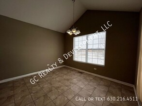 10200 Camden Ln in Bridgeview, IL - Building Photo - Building Photo