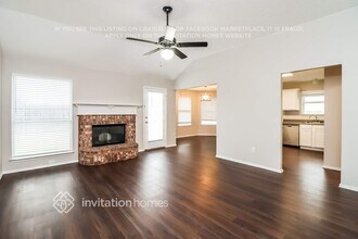 944 Carlin Ln in Burleson, TX - Foto de edificio - Building Photo