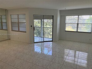 1200 SW 125th Ave in Pembroke Pines, FL - Building Photo - Building Photo