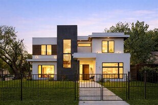 9943 Coppedge Ln in Dallas, TX - Building Photo