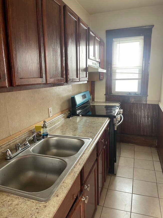 5 Cornish St in Lawrence, MA - Foto de edificio - Building Photo