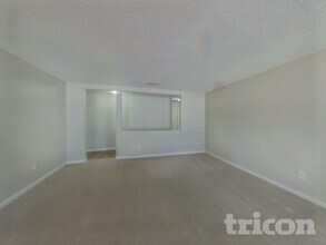 7125 Beekman Lake Dr in Jacksonville, FL - Building Photo - Building Photo