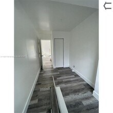 784 NW 100th St in Miami, FL - Foto de edificio - Building Photo