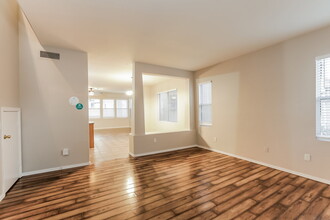 7005 S 40th Ln in Phoenix, AZ - Building Photo - Building Photo