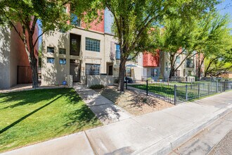 3435 E Lance Ln in Phoenix, AZ - Foto de edificio - Building Photo