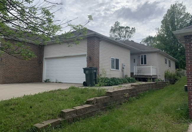 3314 Emerald Dr in Ames, IA - Building Photo - Building Photo