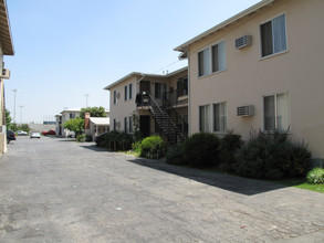 14623 Blythe St 4 in Van Nuys, CA - Building Photo - Building Photo